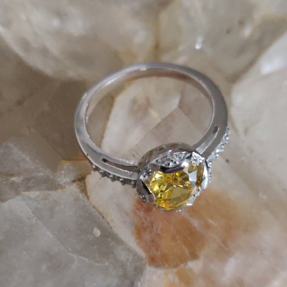 Canary Topaz Sterling Silver Ring - Picture 4 of 5